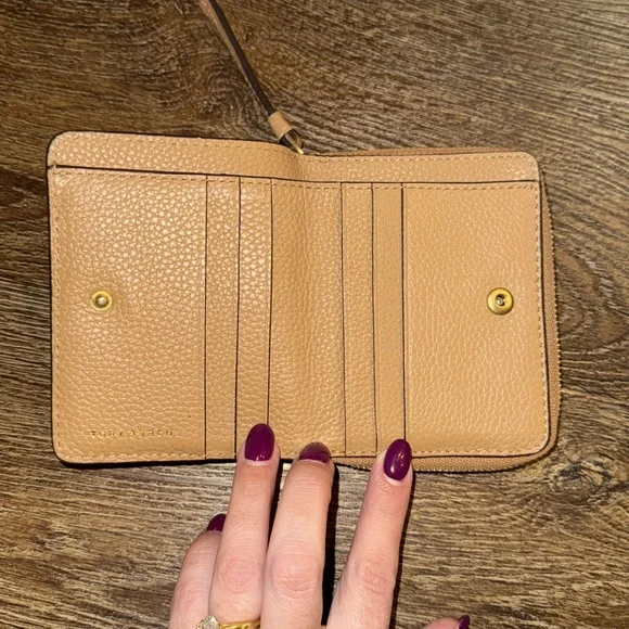 Tory Burch McGraw Bi-Fold Wallet - Picture 4 of 6